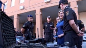 VÍDEO: Tolón conoce los nuevos drones de Policía Nacional para C-LM y saluda a los nuevos agentes en prácticas de Toledo