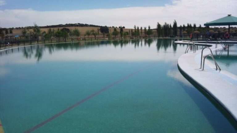 Fallece una persona tras ser encontrada inconsciente en el interior de una piscina en Las Casas (Ciudad Real)