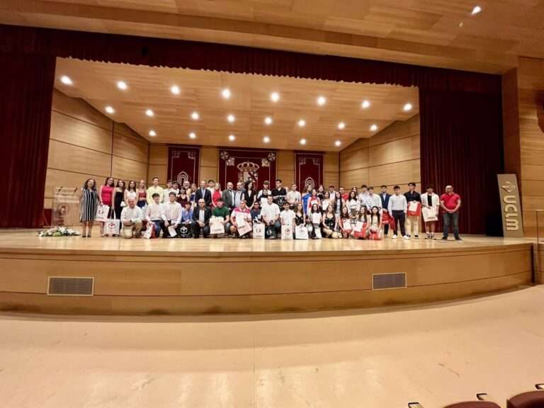 UCLM y Junta reconocen al estudiantado con mejores resultados en la EvAU y en las olimpiadas