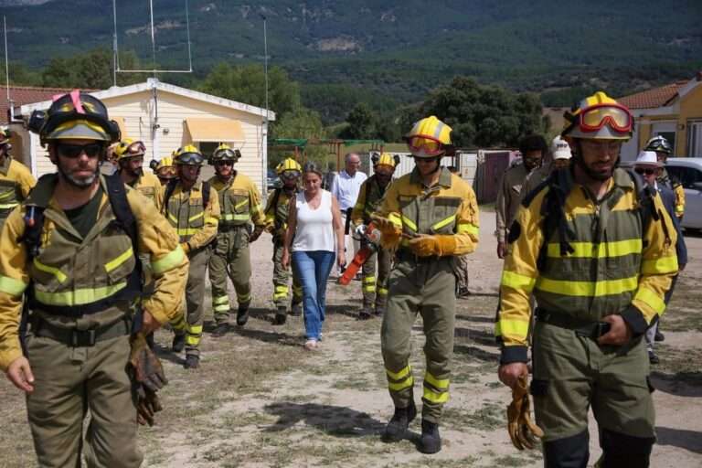 Tolón comprueba cómo van las obras de modernización de las instalaciones de la BRIF de La Iglesuela
