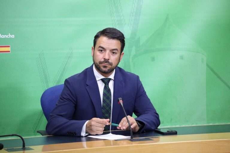 Vox denuncia "el cinismo" de PSOE y PP tras la reunión Page-Núñez: "El bipartidismo ya no esconde su gran coalición"