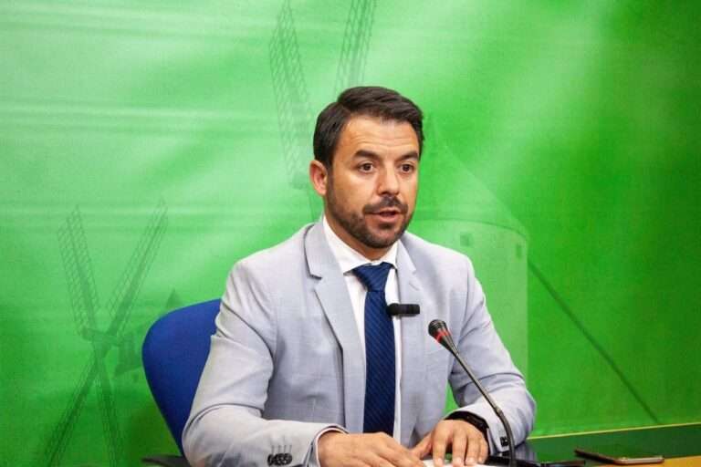 Vox lamenta que la Mesa de las Cortes haya rechazado su petición de comparecencia de Simón por un "error ortográfico"