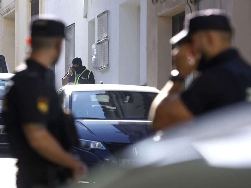 Agente Fuera de Servicio Actúa Heroicamente al Detener Ataque Sexual Contra Mujer Inconsciente 5