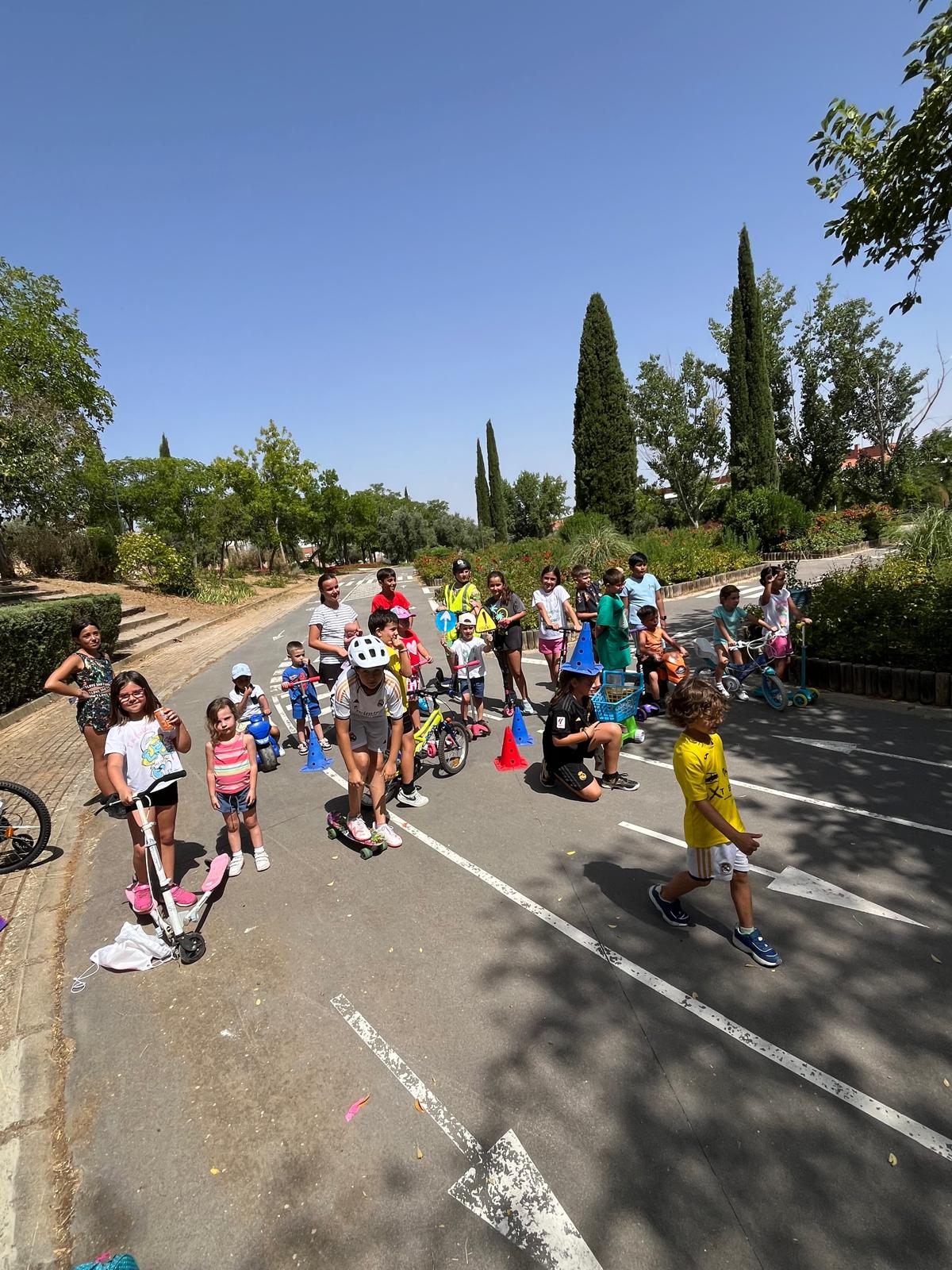 Éxito rotundo de asistencia: Más de cien participantes disfrutan de actividades en los innovadores campamentos urbanos de verano 4