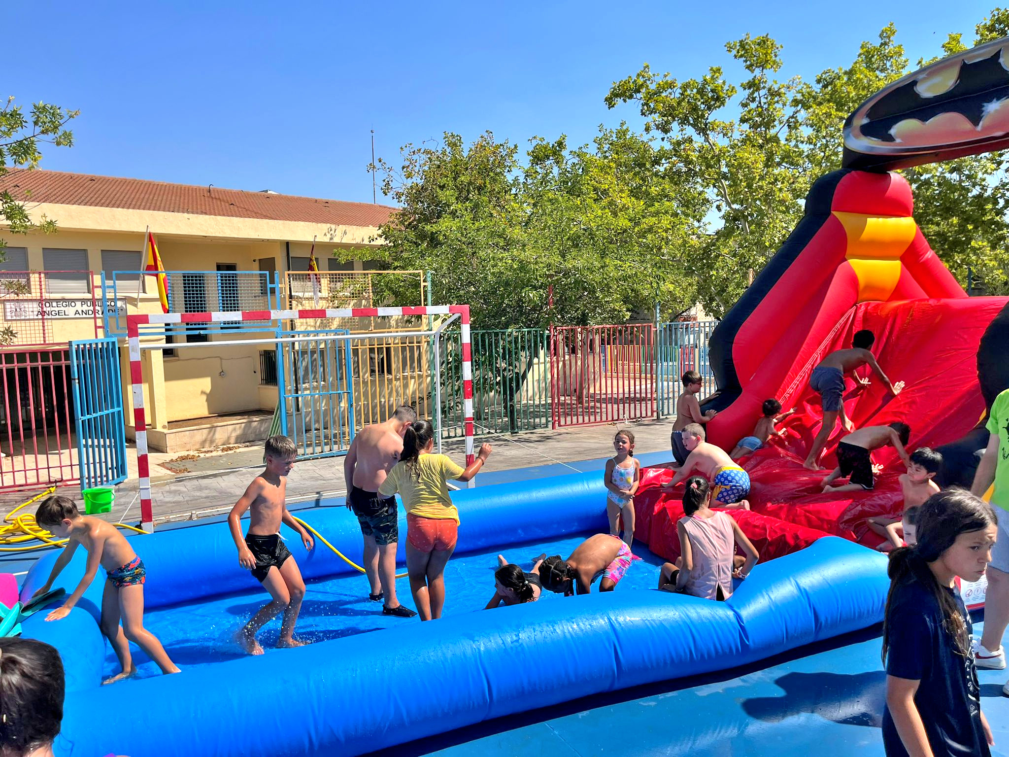 Éxito rotundo de asistencia: Más de cien participantes disfrutan de actividades en los innovadores campamentos urbanos de verano 1