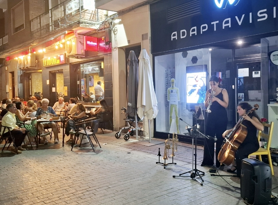 David Ruiz y Spanish Roses ambientan la ciudad con conciertos al aire libre 1