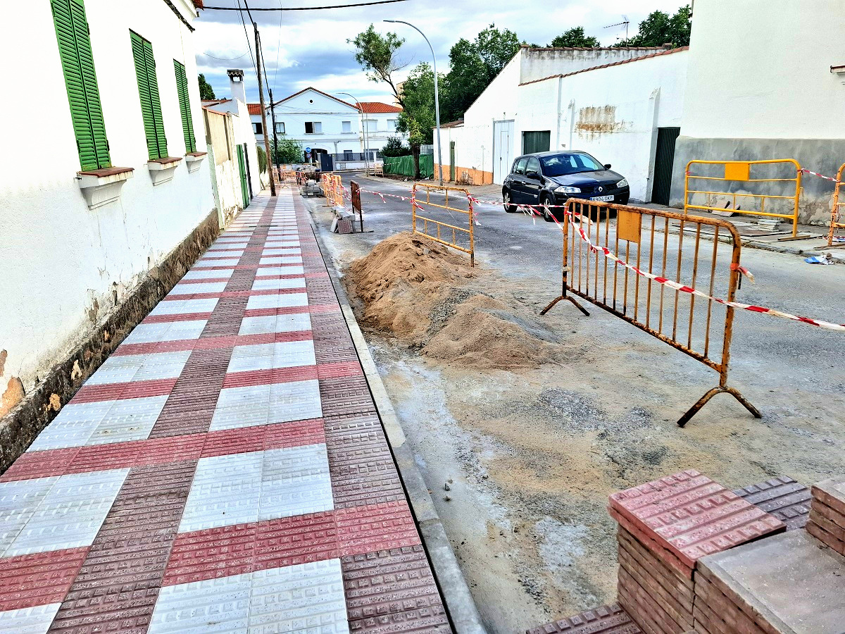 Acerado ampliado en calle Gerona