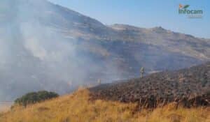 Barchín del Hoyo y Piqueras del Castillo, confinados por el fuego de Valverdejo a la espera de la evolución del viento