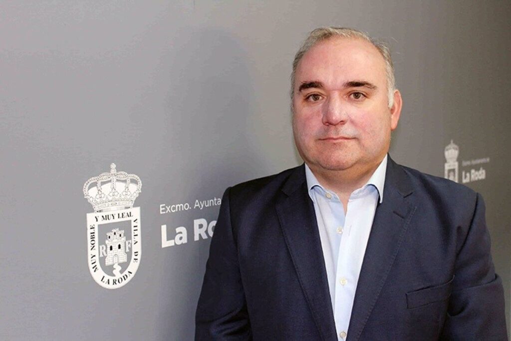 Berruga se desvincula del perfil que insulta a alcalde de La Roda y le amenaza con tribunales si persiste su acusación