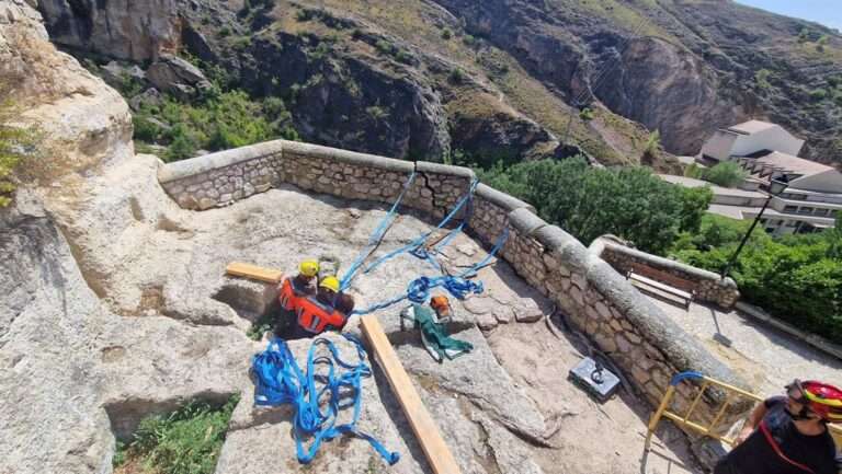 Cortada la subida a Casas Colgadas por desprendimientos en uno de los miradores de la hoz del Huécar en Cuenca