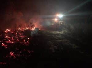 Cuatro municipios confinados por el incendio forestal en La Estrella (Toledo)