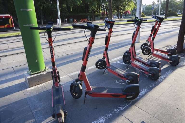 Detenido por robar patinetes eléctricos en Guadalajara, tras cortar las cadenas de seguridad con una cizalla