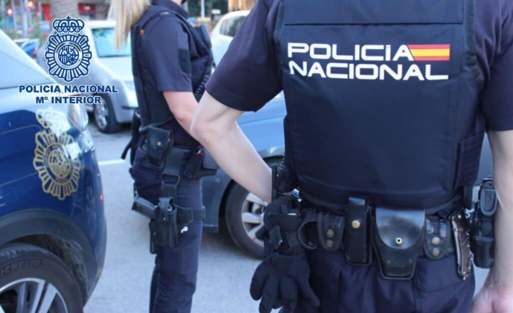 Dos detenidos en Talavera por robar mediante tirón a mujeres de edad avanzada y vender lo sustraído