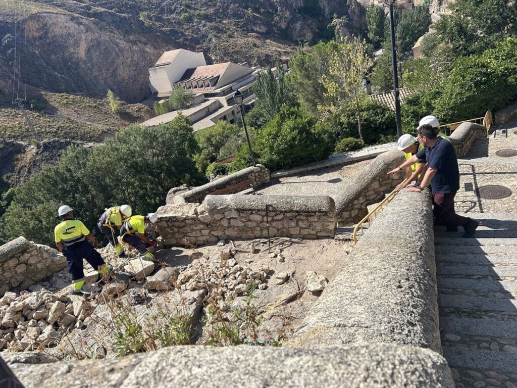 Ayuntamiento de Cuenca plantea reabrir Canónigos tras eliminar el riesgo de caída de cascotes del mirador