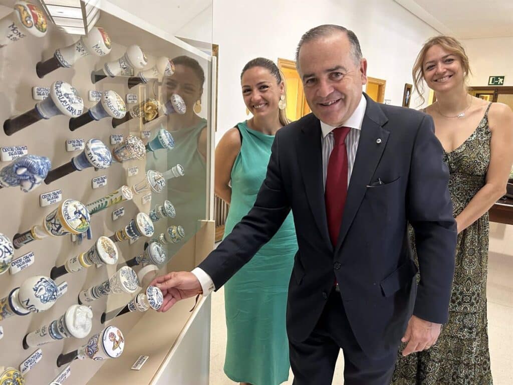 El bastón de Mondas dedicado a Juan de Mariana ya figura en el panel del Ayuntamiento de Talavera