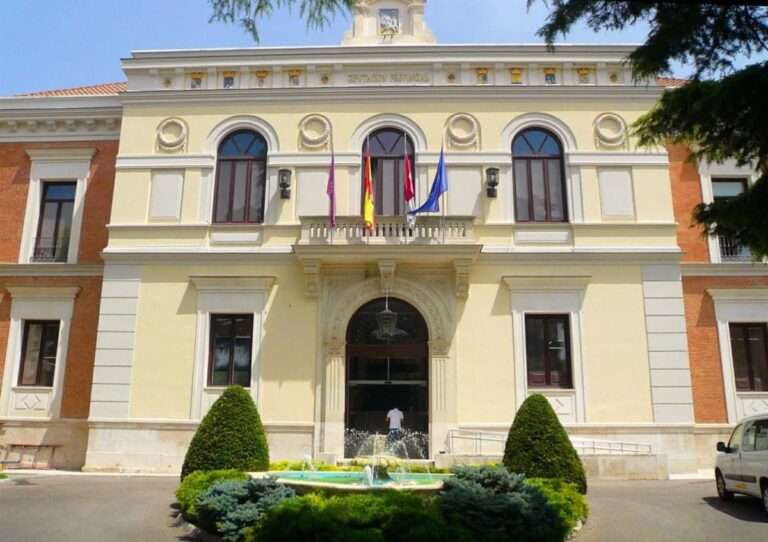 El presidente de Diputación de Guadalajara no cambiará la recepción de alcaldes e insta al PP a "no retroceder 30 años"