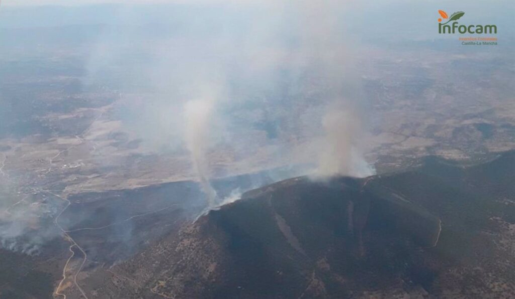 El fuego de La Estrella (Toledo) afecta a 300 hectáreas, según las primeras estimaciones