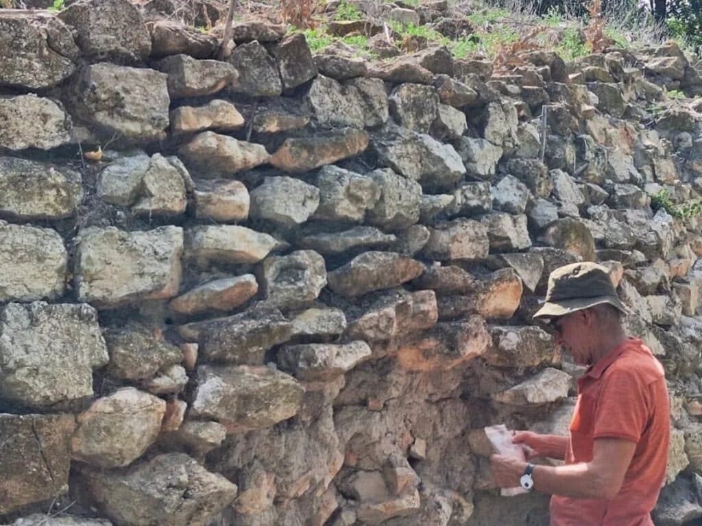 La Complutense realiza un trabajo de campo para recuperar el yacimiento arqueológico albaceteño de El Acequión