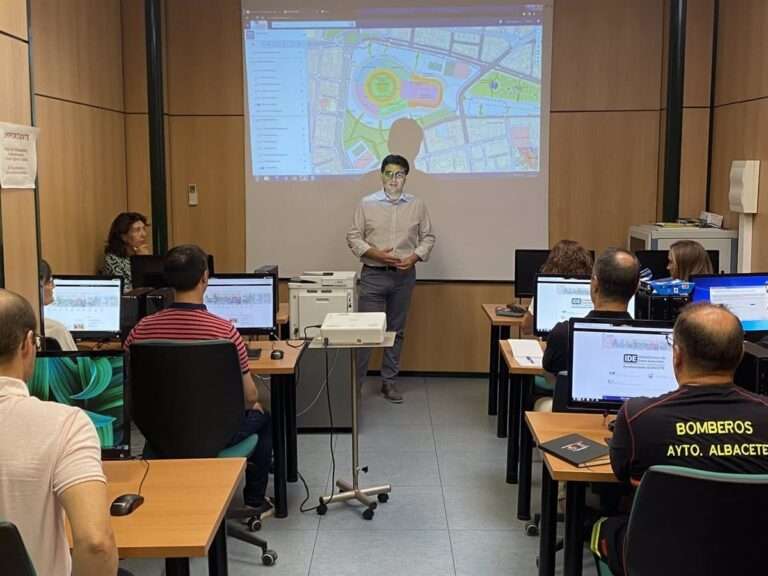 Los servicios municipales de Albacete se preparan para la Feria con formaciones en topografía