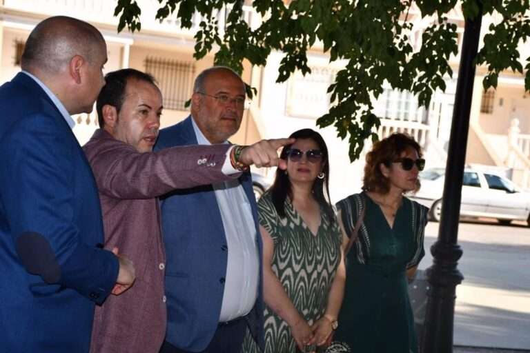 Martínez Guijarro visita el terreno del futuro centro de salud de Herencia, tras adjudicarse la redacción del proyecto