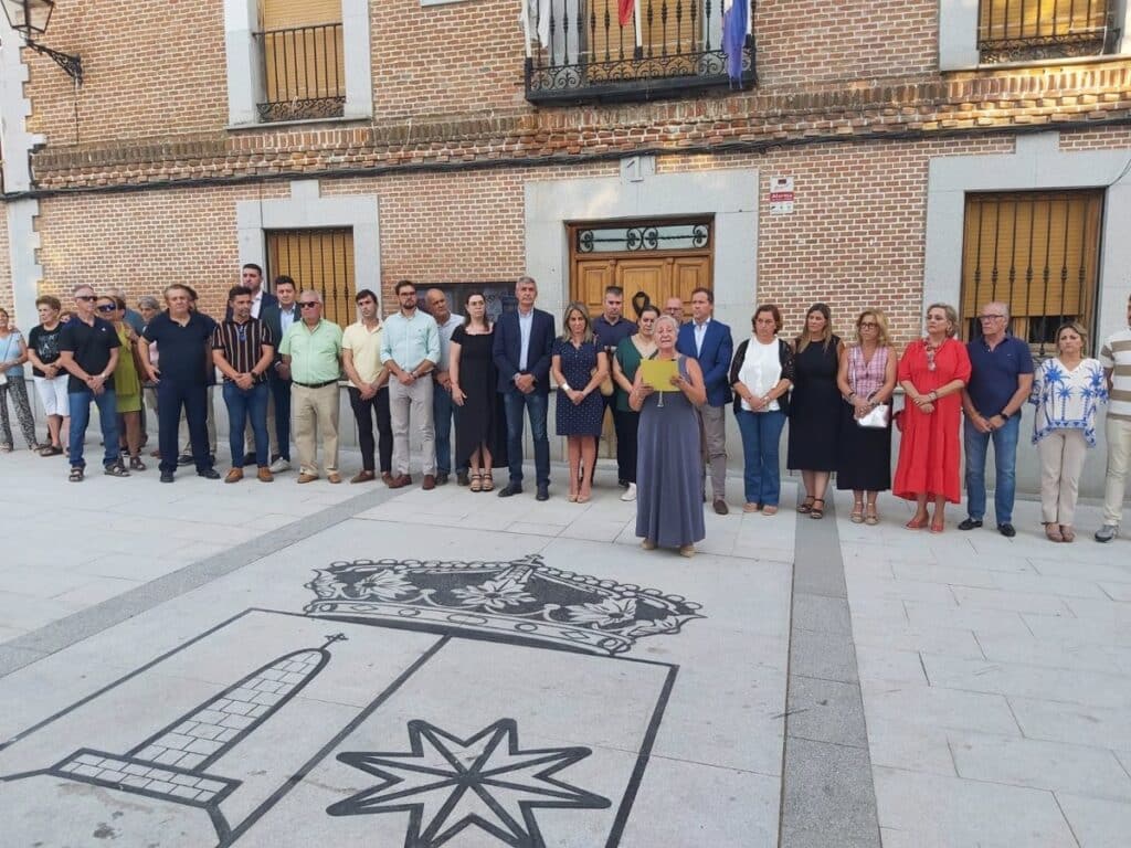 Otero (Toledo) suma fuerzas para mostrar su repulsa tras el asesinato de una de sus vecinas a manos de su padrastro