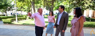 Valverde Destaca el Incremento de Apoyo Económico Proporcional para Pequeños Municipios en Visita a Obras de Eficiencia Energética en Llanos de Caudillo