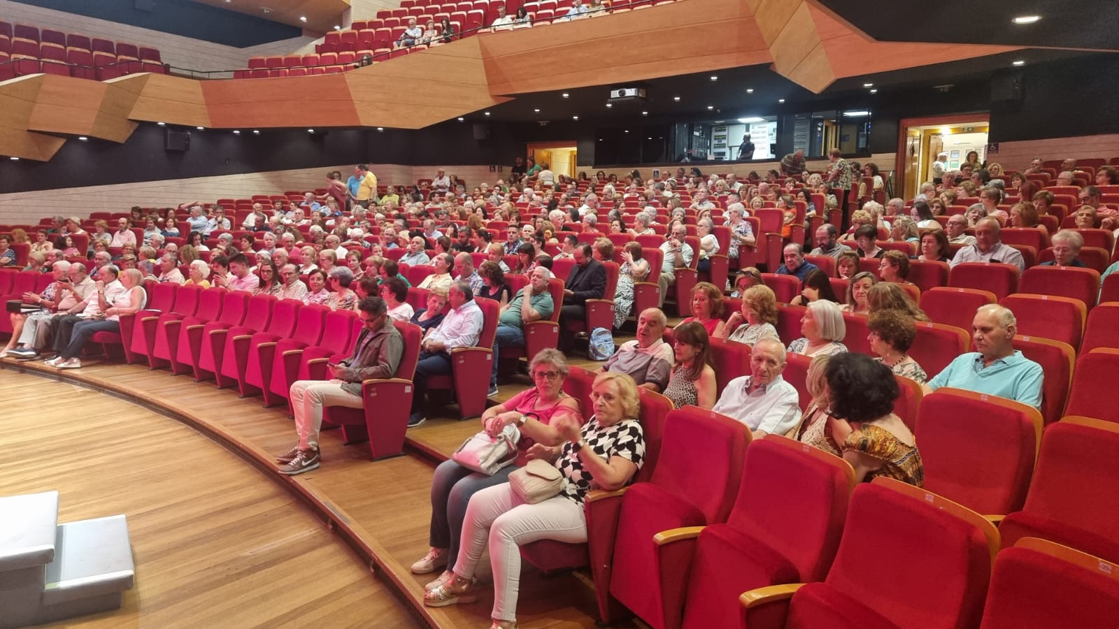 Rocío Durán y la Sinfónica de Puertollano conquistan el Auditorio con un espectáculo de coplas inolvidable 1