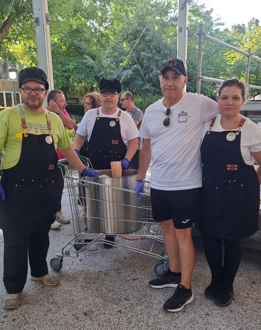 Despertar solidario en Puertollano: 500 vecinos se congregan para una chocolatada en honor a la Virgen de Gracia 2