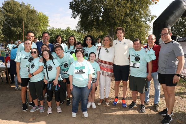 Participantes del paseo solidario