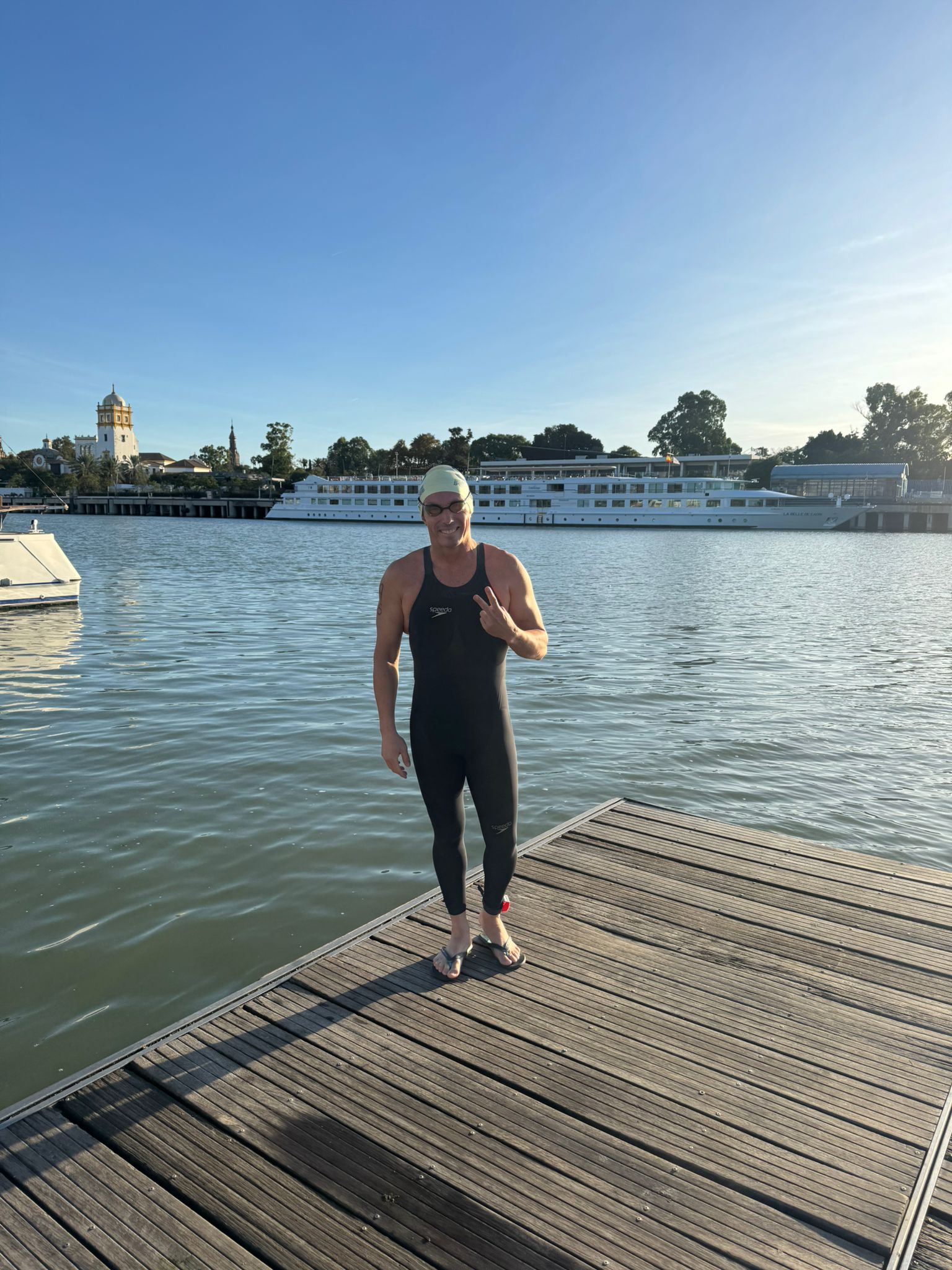 Fran Tamaral del Club Natación Puertollano triunfa en la VII Travesía a Nado del Guadalquivir 1