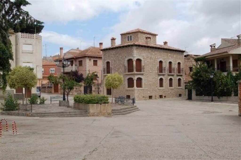 Aldeanueva de San Bartolomé decidirá en referéndum si silencia de madrugada el reloj del campanario del Ayuntamiento