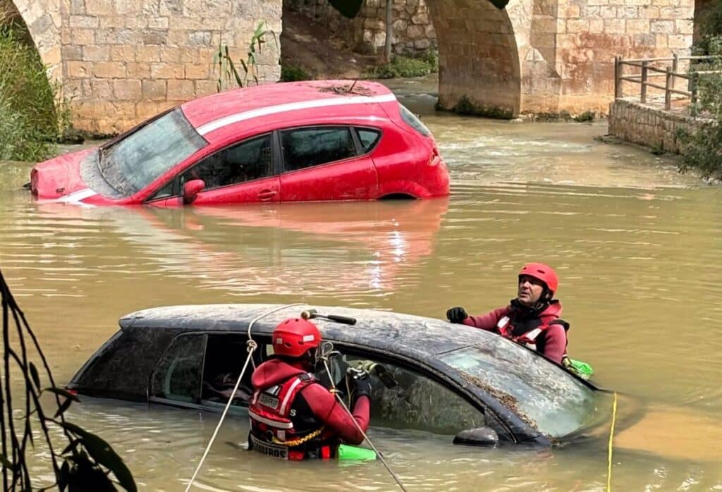 Cabañero explica que la riada de Alcalá del Júcar ha dejado "importantes" daños materiales en la zona cercana al río