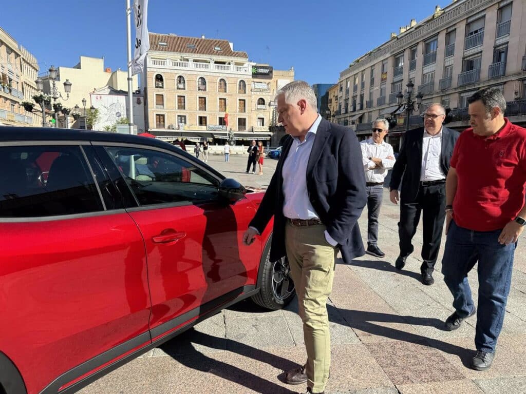 Una exposición de vehículos híbridos y eléctricos, pistoletazo de salidad de la Semana de la Movilidad en Ciudad Real