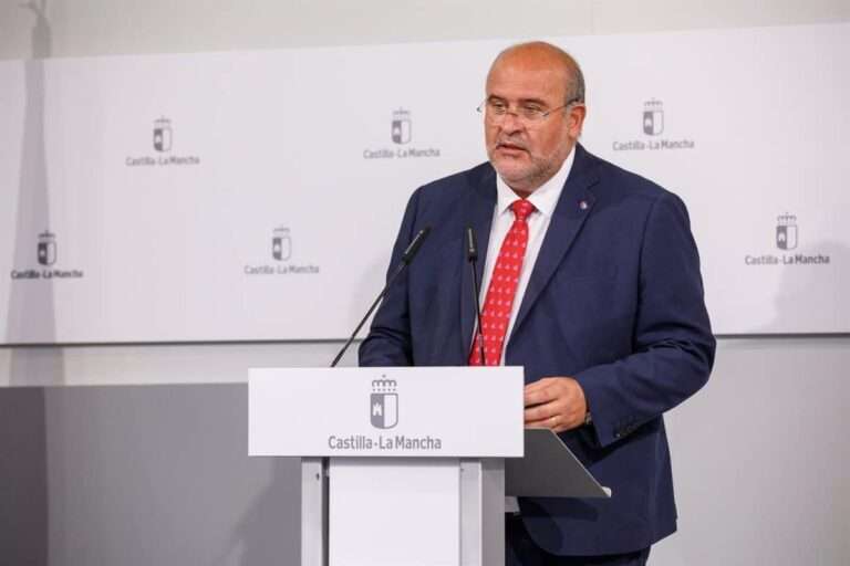 Junta pide a sindicatos de la huelga en Educación que se sumen a un acuerdo que recoge "la mayoría" de demandas