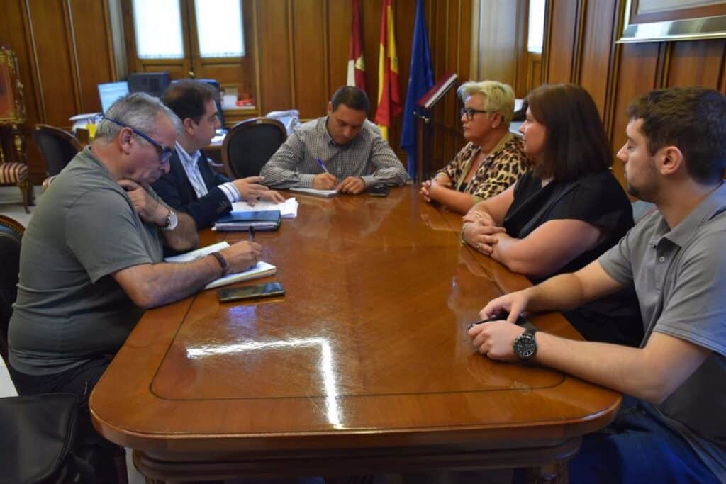 Martínez Chana se emplaza a una reunión en Huete para conocer las necesidades de suelo industrial en la Alcarria