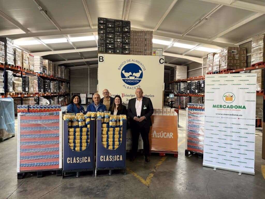 Mercadona transforma la solidaridad de sus clientes en 15 tiendas de Albacete en 11 toneladas para el Banco de Alimentos