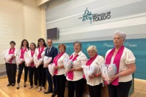 Mujeres intentarán elaborar 700 cojines terapeúticos para operadas de cáncer de mama en un cita en Toledo el día 21