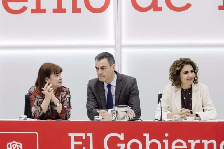 Sánchez convoca a su Ejecutiva este lunes para adelantar a otoño el congreso federal del partido