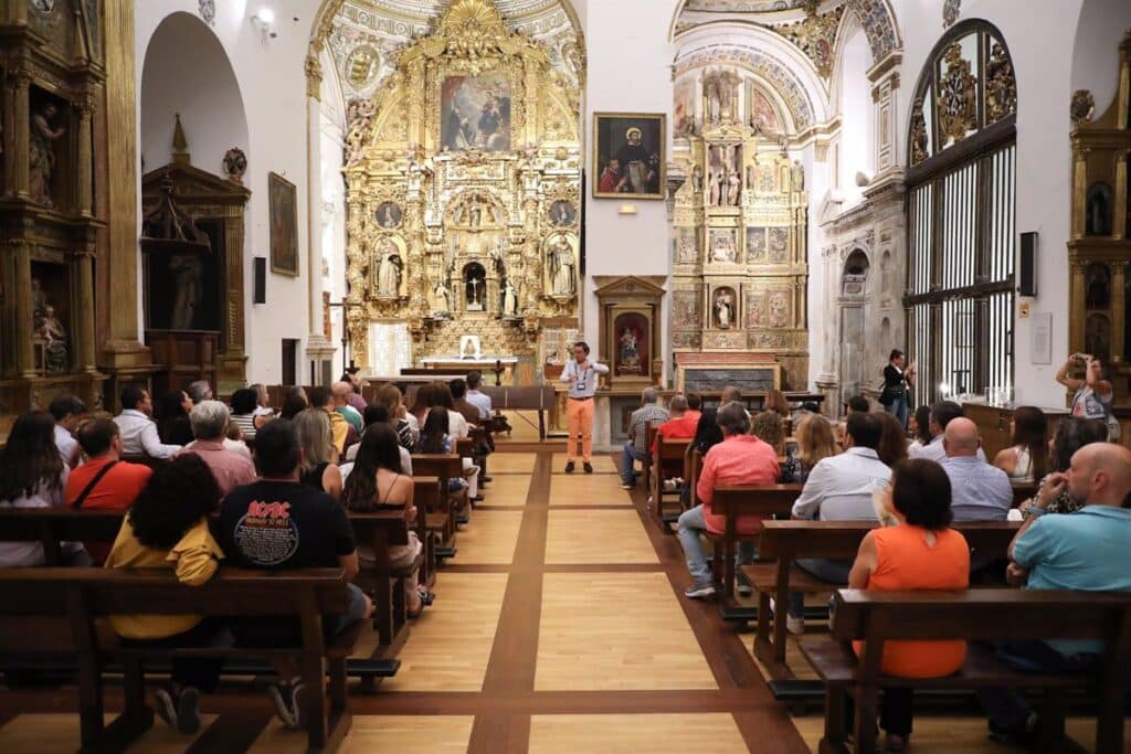 Velázquez festeja que Toledo cierre con "grandísimo éxito" de público 'La Noche del Patrimonio'