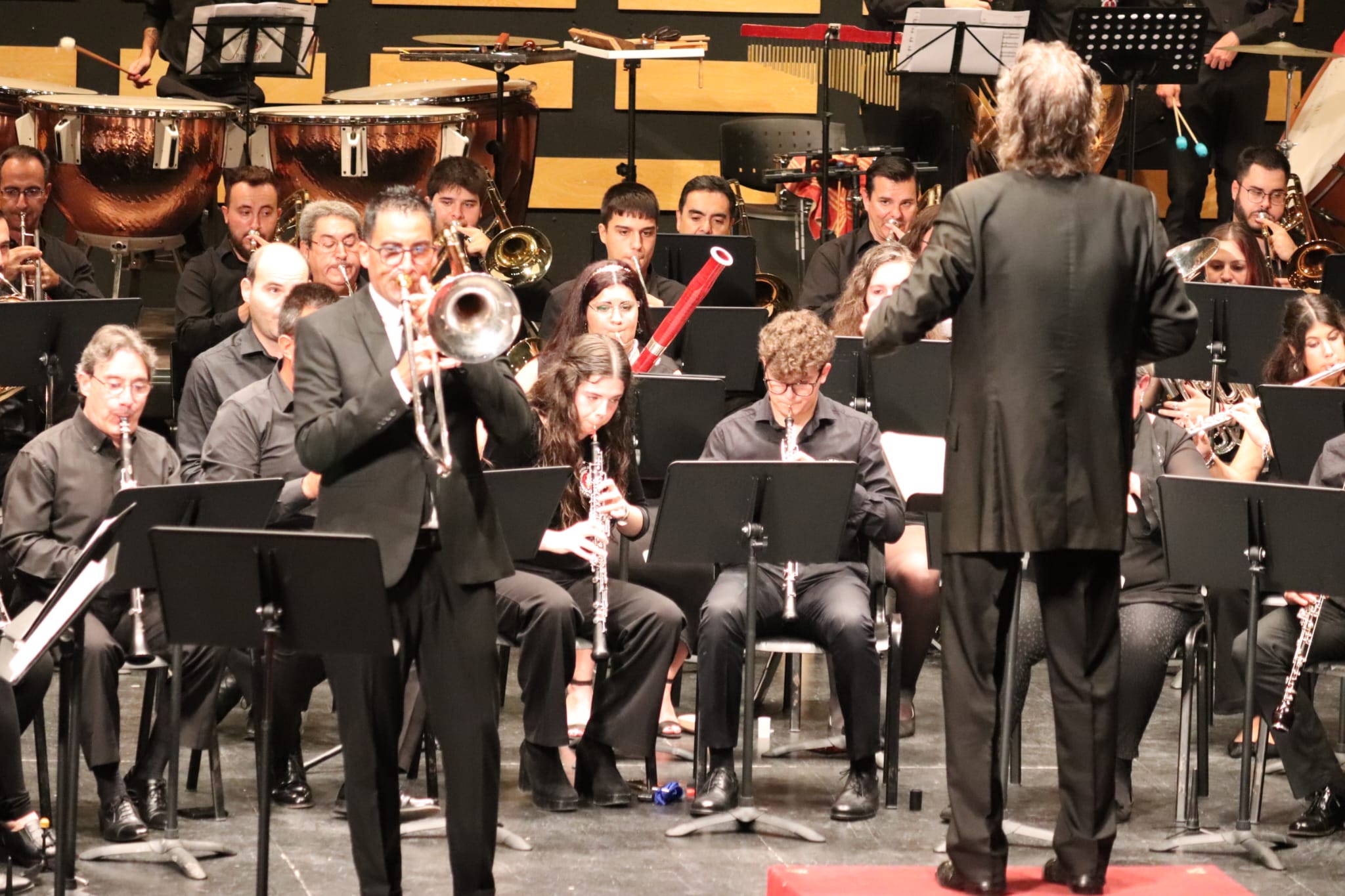 Ximo Vicedo brilla junto a la AMC bajo la batuta de Johan de Meij en un concierto magistral 1