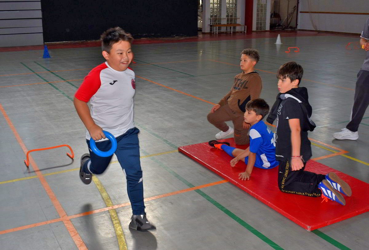 Promoción del Deporte Juvenil: 600 Escolares Descubren el Atletismo con la Iniciativa del Patronato Municipal 1