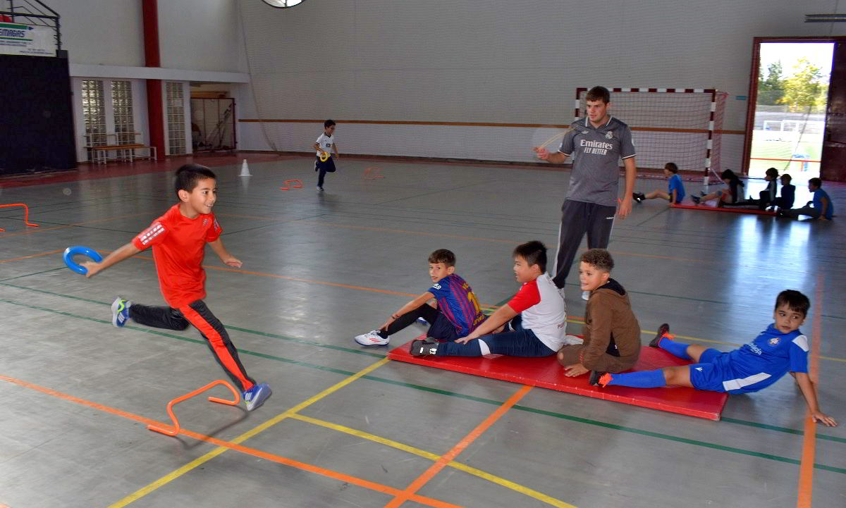 Promoción del Deporte Juvenil: 600 Escolares Descubren el Atletismo con la Iniciativa del Patronato Municipal 7