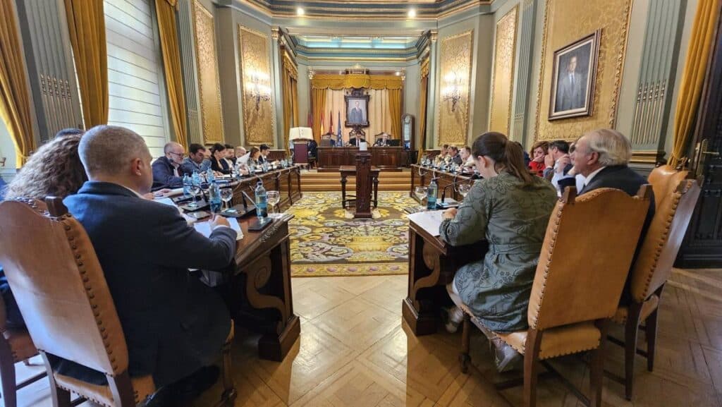 Cabañero reivindica en el pleno de la Diputación el papel protagonista de las mujeres rurales en cada pueblo de Albacete