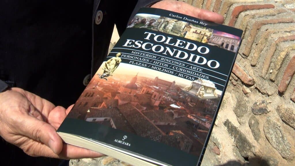 Carlos Dueñas recorre 50 rincones de Toledo y la historia de los personajes que los habitaron en su cuarto libro