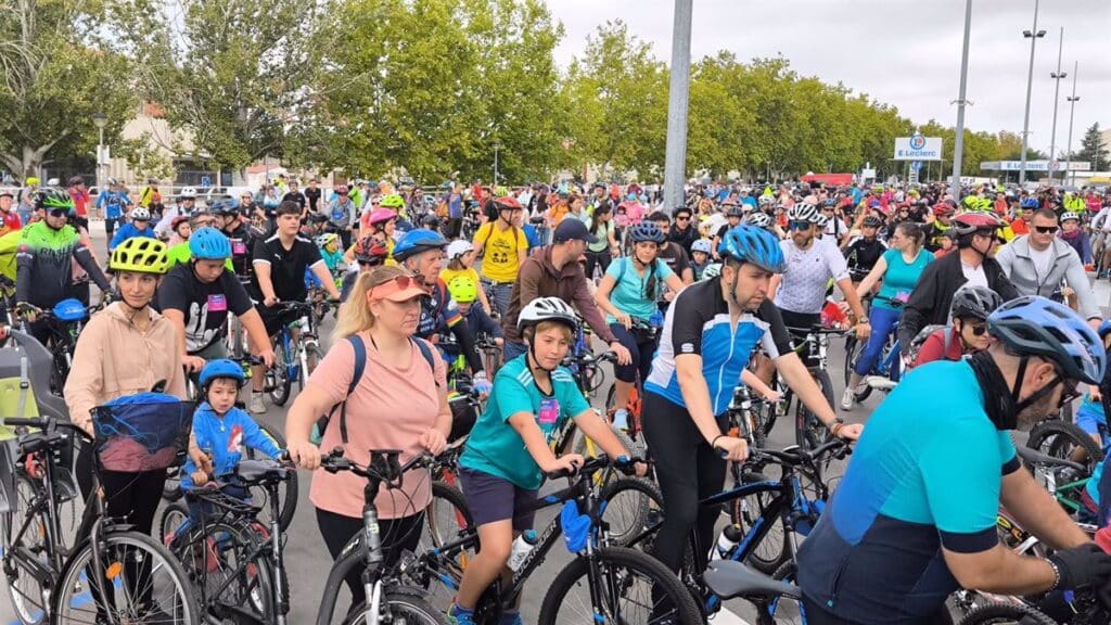 Alrededor de 2.500 ciclistas inundan las calles de Ciudad Real en su Día de la Bicicleta