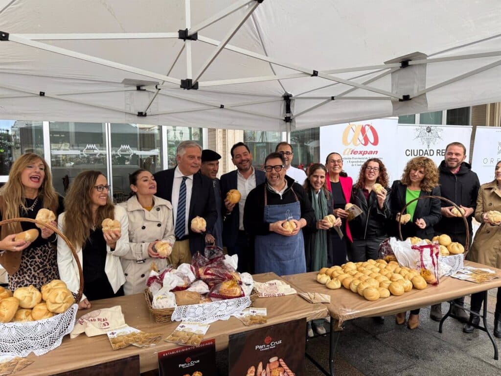 Ciudad Real celebra el Día Mundial del Pan dando a conocer entre la población "el pan bueno" frente al de los super