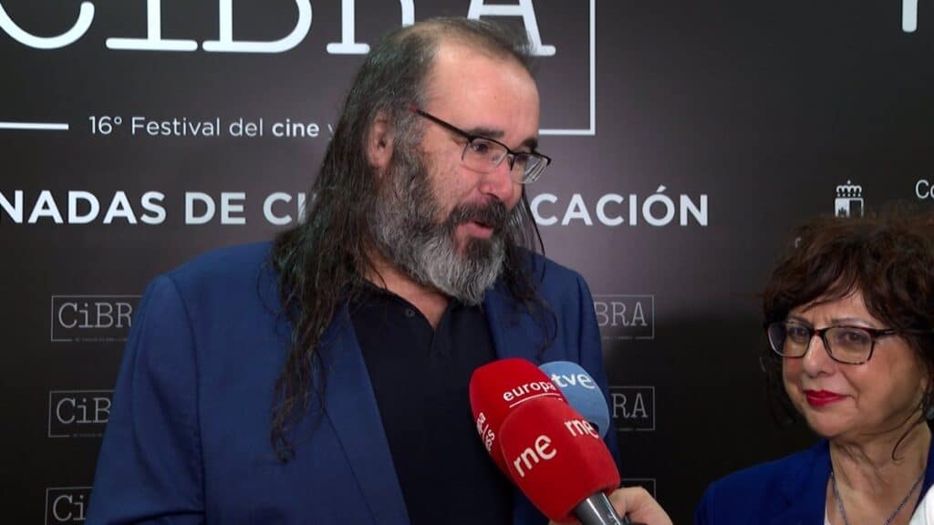 VÍDEO: El Festival CiBRA elabora un libro de edición especial que incluye un capítulo inédito de la serie 'Verano Azul'