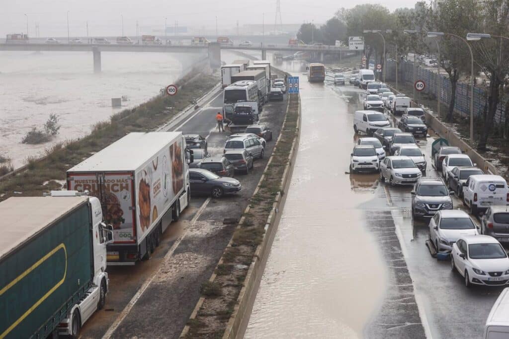 El Gobierno declara tres días de luto oficial y Sánchez visitará Valencia mañana