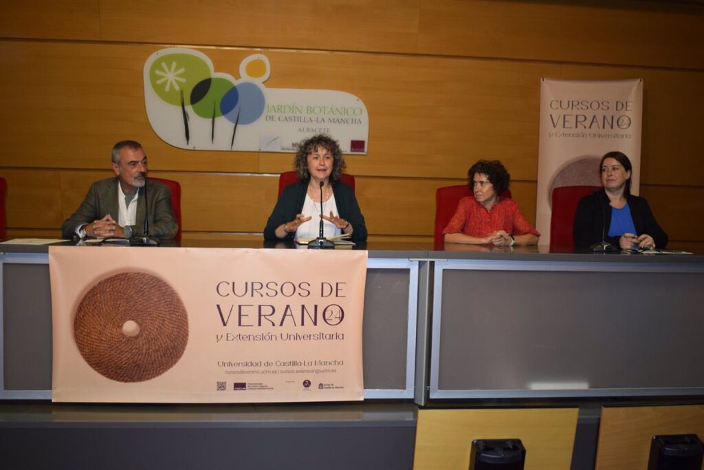 El Jardín Botánico de Albacete, marco de un curso de UCLM que invita a vivir la naturaleza desde la expresión artística