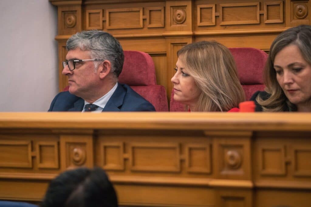 PSOE carga contra la oposición y afea el "corta pega" de las ideas de Núñez y los "anhelos" franquistas de Vox